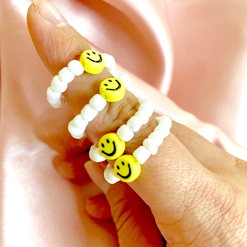 Smiley face beaded ring, emoji elastic ring, Y2k ring, 90s 2000 aesthetic ring